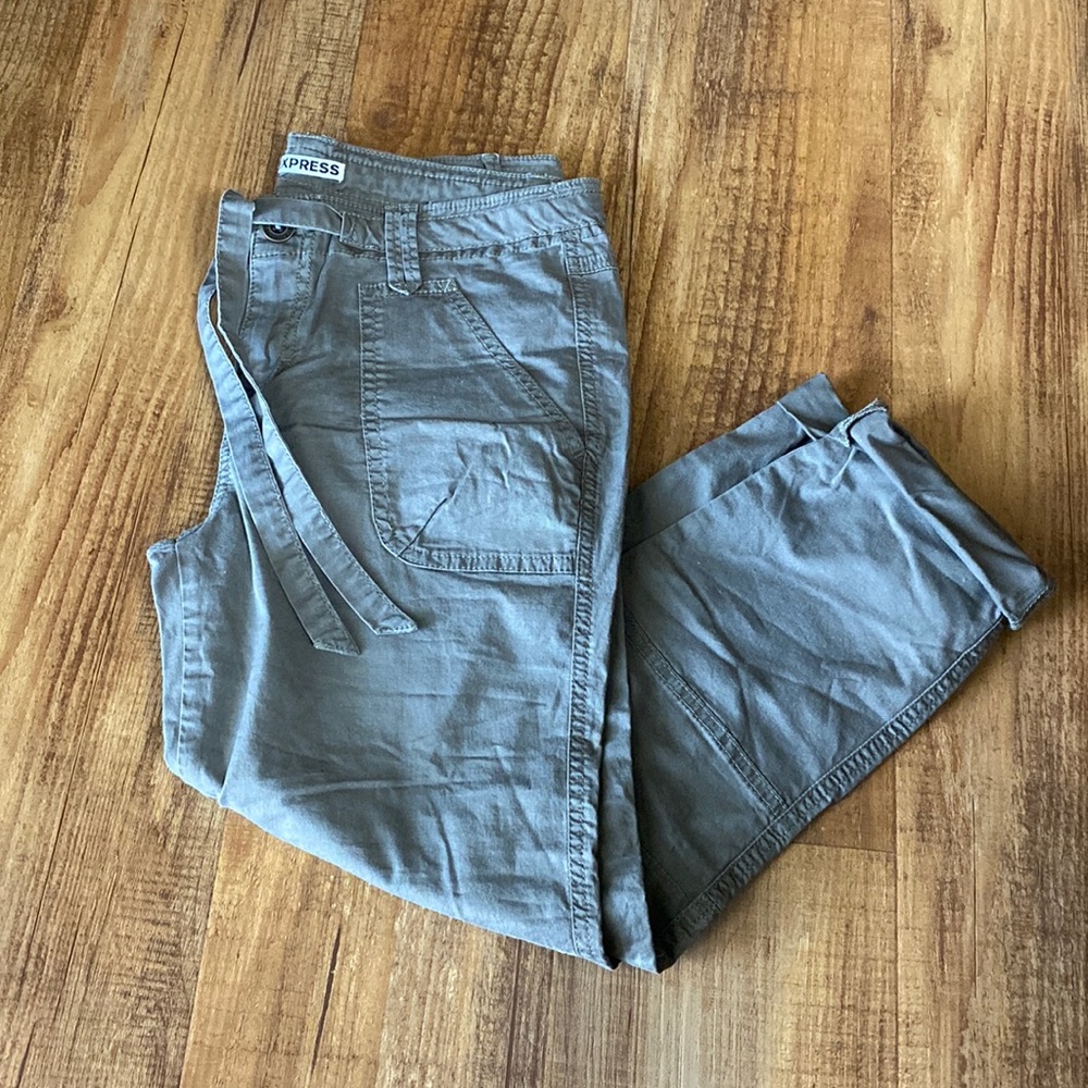 Express khaki gray cropped pants.  Tie waist detail size 2